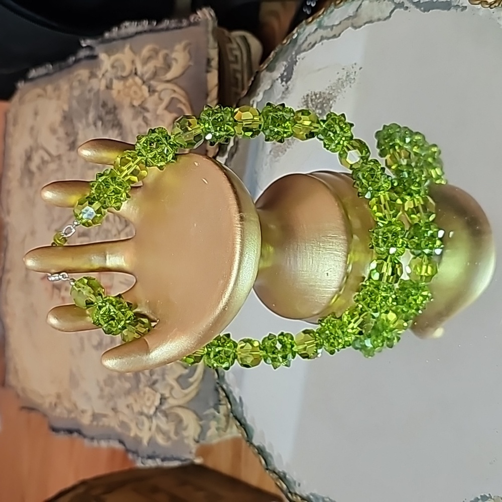 Gorgeous Apple Green Necklace